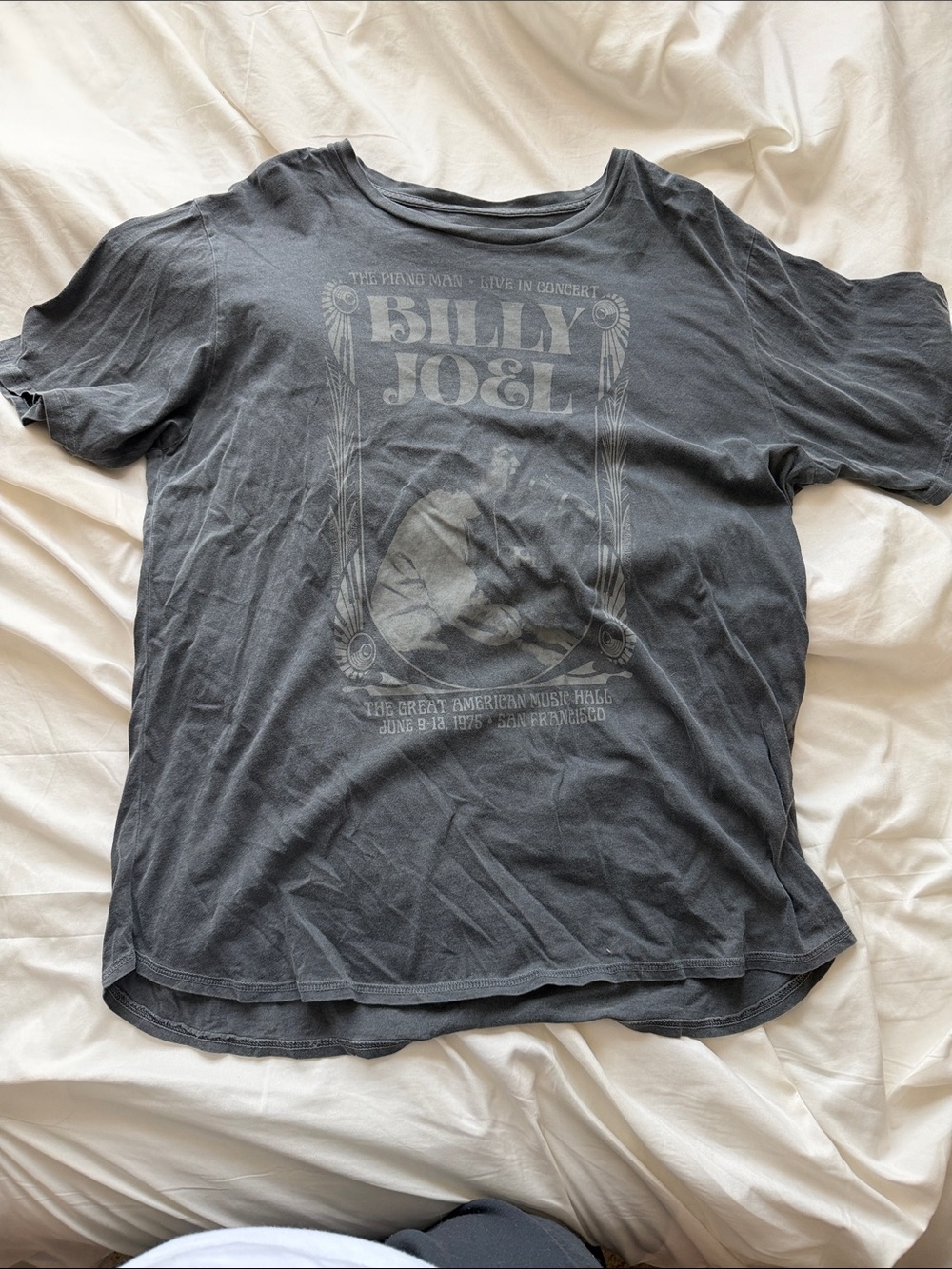 Vintage-Style Graphic Short Sleeve Tee - Women's Charcoal
